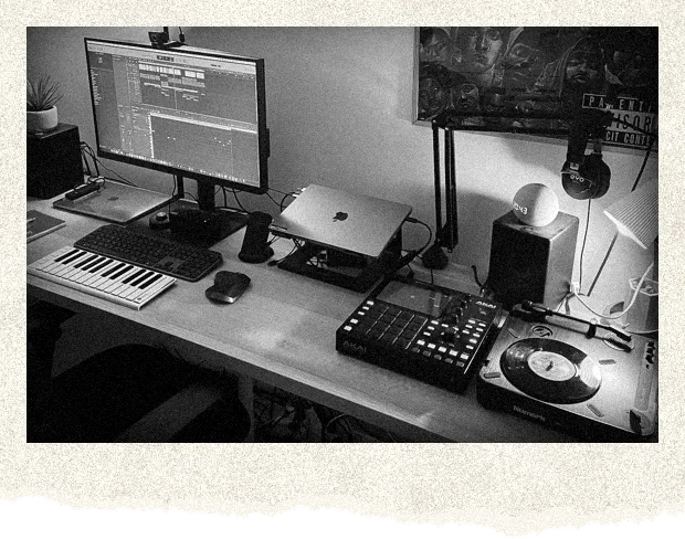 Manuelo's home studio, with his MPC One